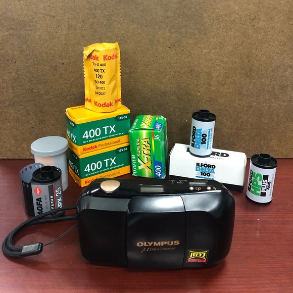 Olympus Maui Panorama compact film camera which features a 35mm f/3.5 lens - Picture 5 of 5